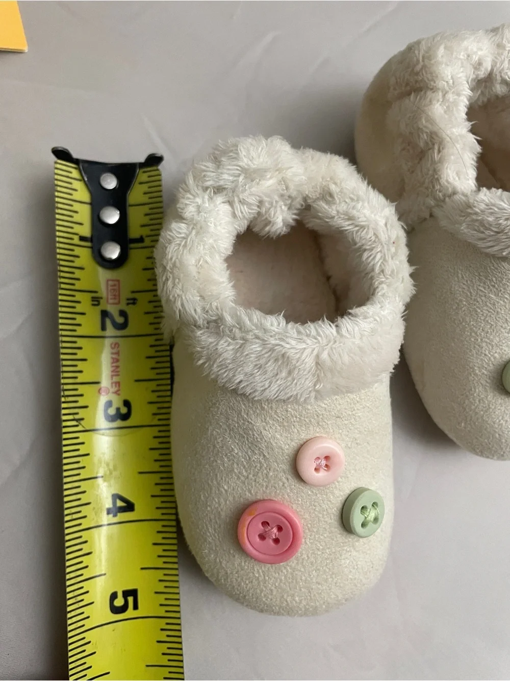 NWT Gymboree Cream Plush Baby Slip-On Booties with Pastel Button Baby Sz 4